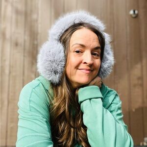 Free People Discontinued Oversized Faux Fur Earmuffs – Soft Grey